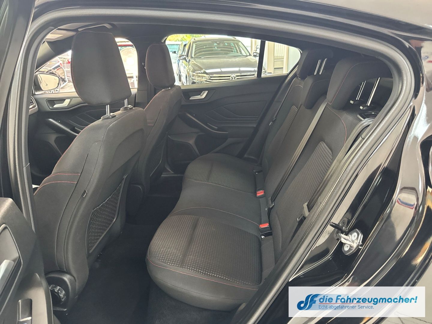 Fahrzeugabbildung Ford Focus ST-Line Navi LED ACC Apple CarPlay Android
