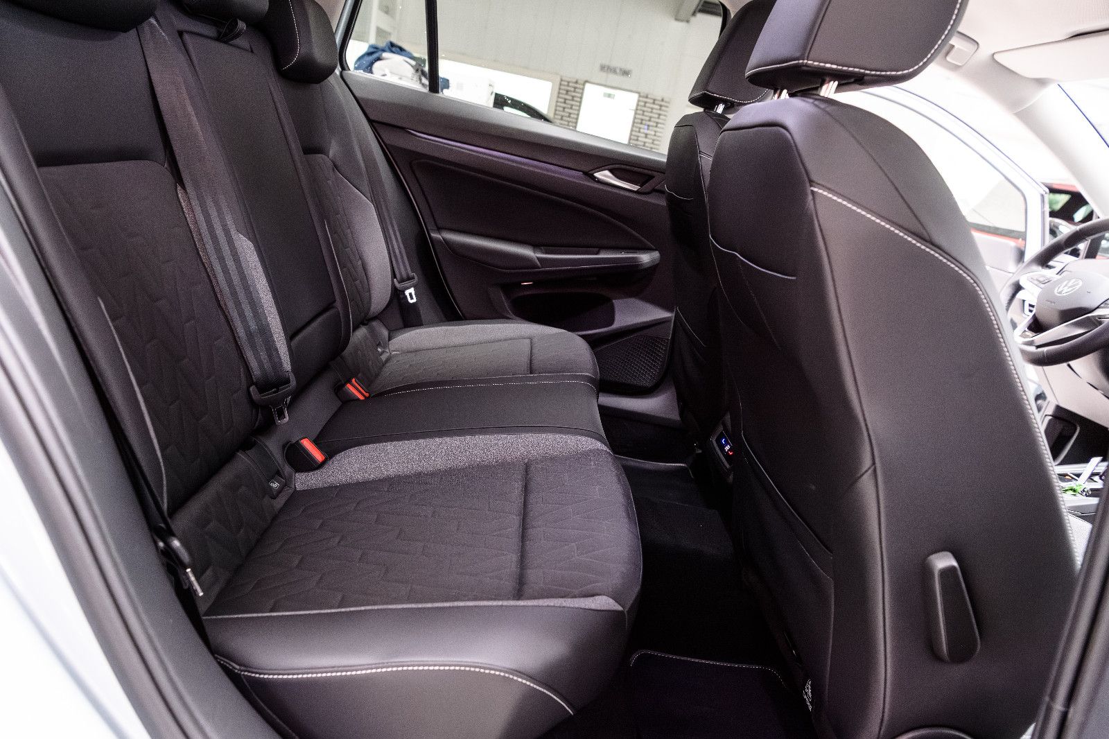 Fahrzeugabbildung Volkswagen Golf VIII Variant Goal 1.5 eTSI DSG LED+KAM+APP