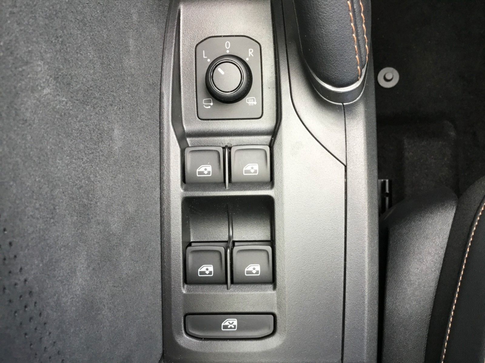 Fahrzeugabbildung CUPRA Formentor 2.0 TSI DSG 4WD+Pano+Matrix+AHK+19"