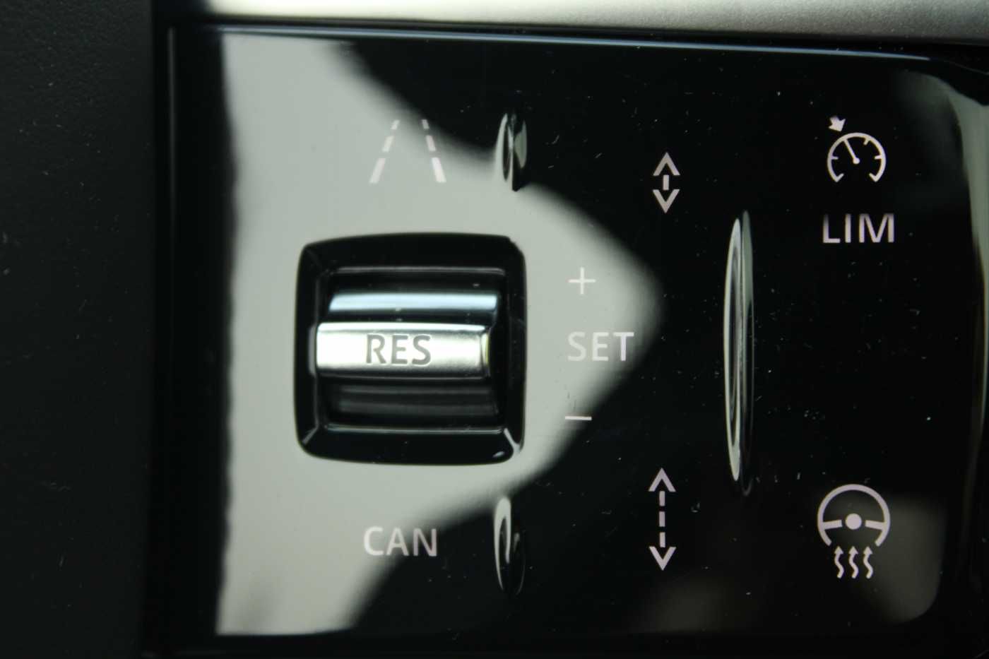 Fahrzeugabbildung Land Rover Discovery Sport Diesel D200 R-Dynamic SE