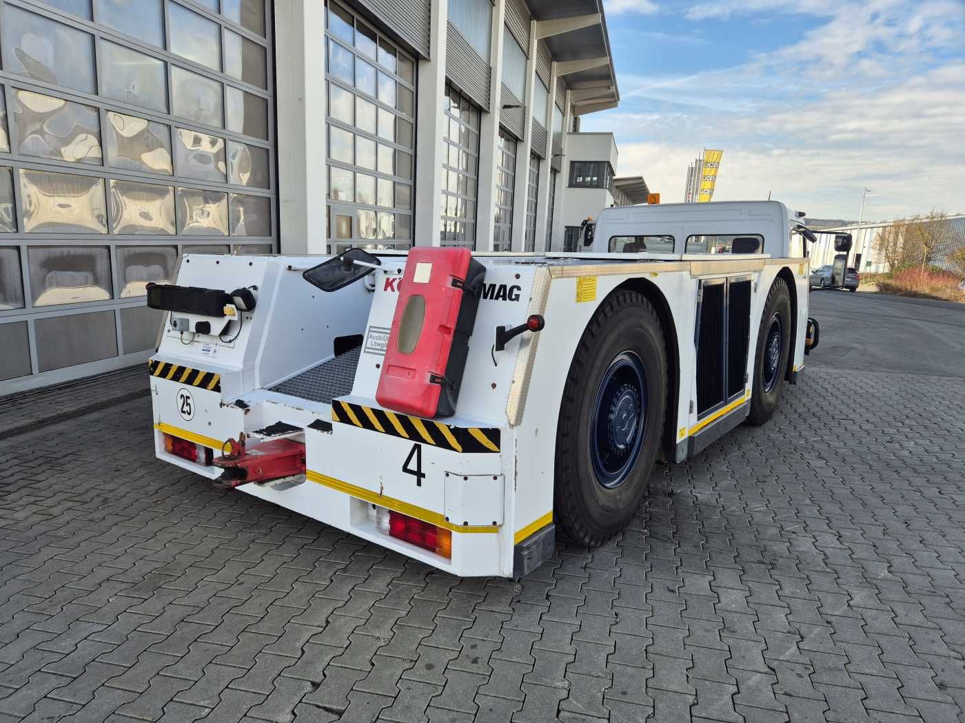 Fahrzeugabbildung Andere Kamag TowBear TT35/22-280 Flugzeugschlepper