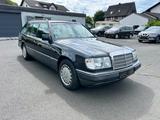 Mercedes-Benz 220 TE W124 OLDTIMER*TÜV NEU*SCHIEBEDACH*AHK - Mercedes-Benz E 220 mit Benzin-Antrieb: Kombi