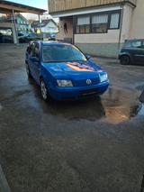 Volkswagen VW Bora 1.6 - Volkswagen Bora mit Benzin-Antrieb: Kombi, 1.6