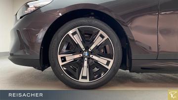  BMW I5 — фото 3