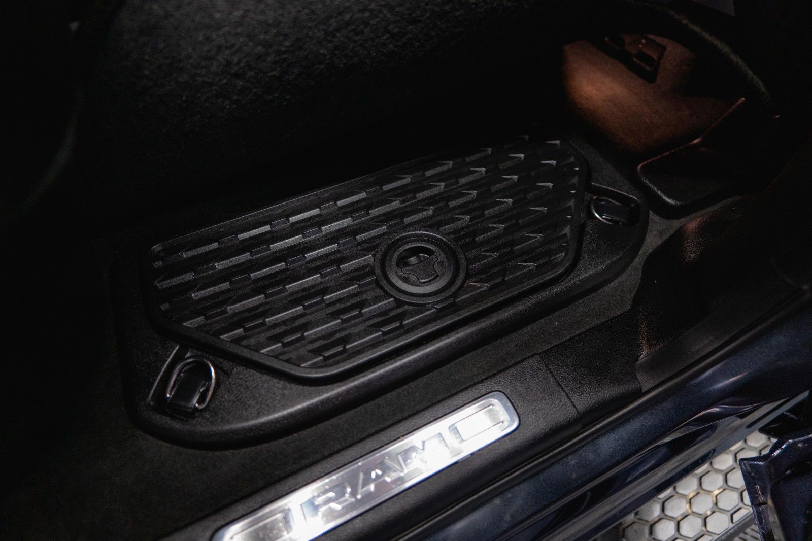 Fahrzeugabbildung Dodge RAM 5.7 V8 HEMI 4x4 NIGHT-Paket LARAMIE 22 Zoll