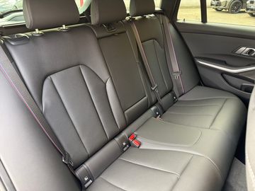BMW 330e xDrive Touring M Sportpaket Head-Up DAB