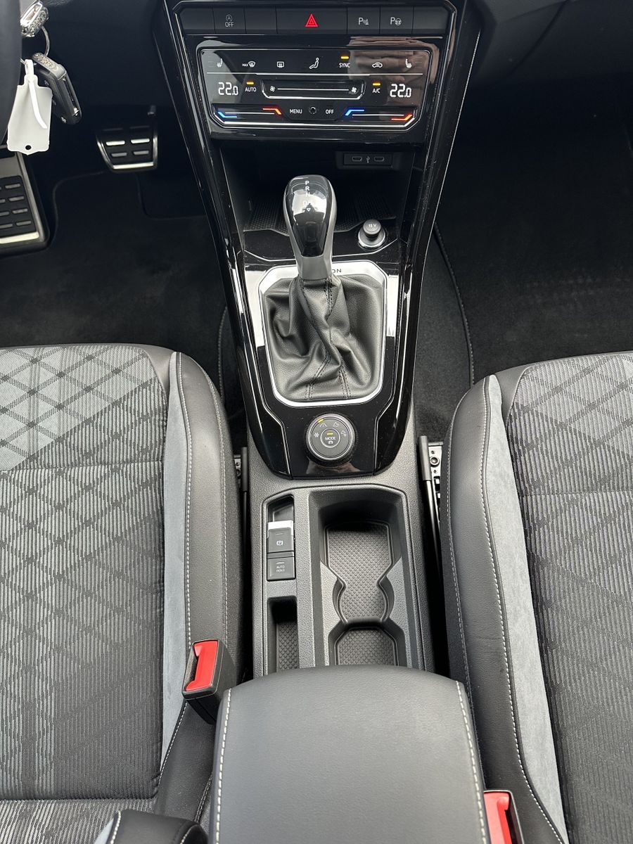 Fahrzeugabbildung Volkswagen T-Roc 2.0 TDI R-Line 4Motion NAV+LED+V-COCK+KAM
