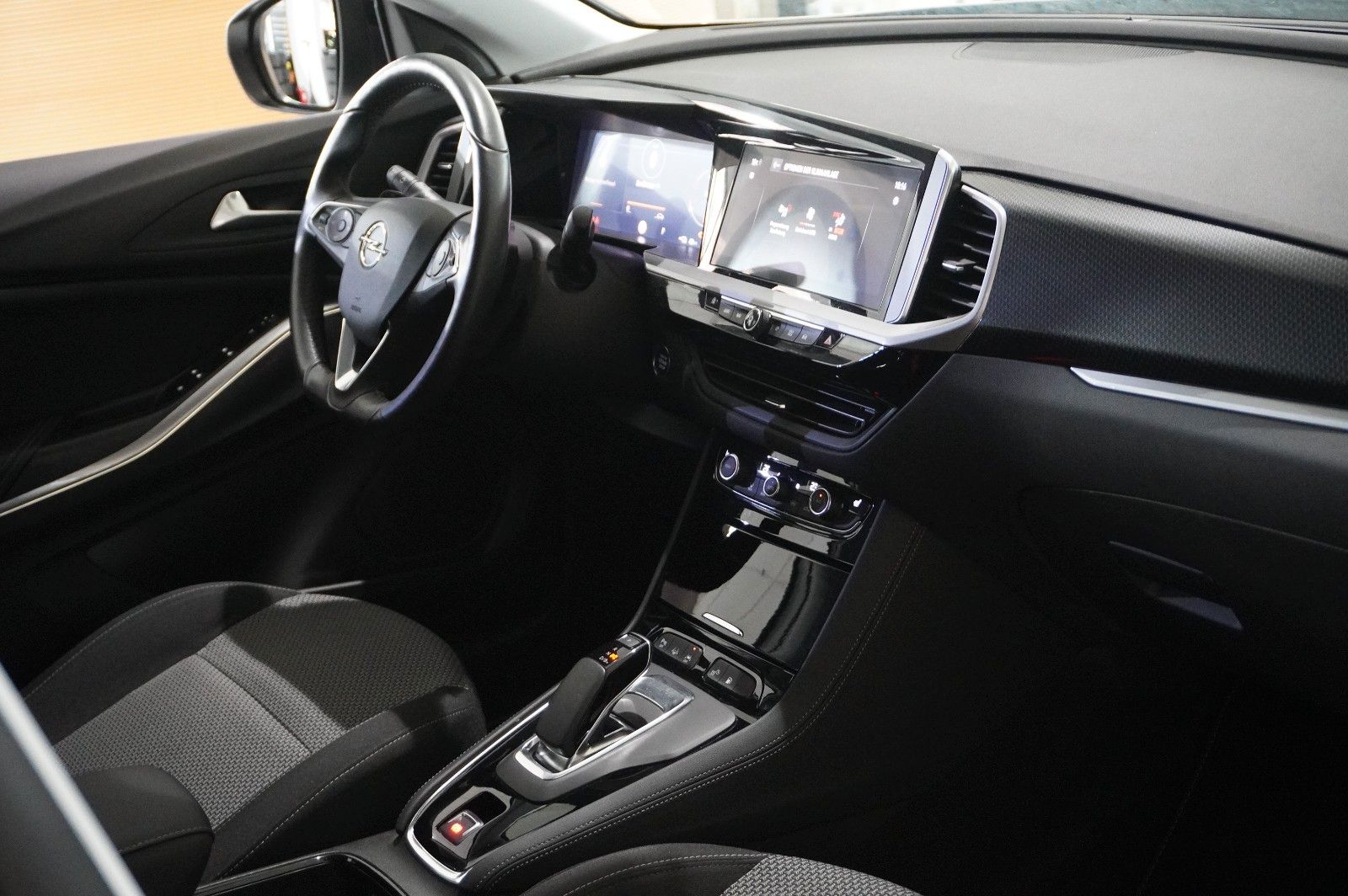 Fahrzeugabbildung Opel Grandland (X) GS LINE 4HYBRID NAVI/KAMERA/AHK