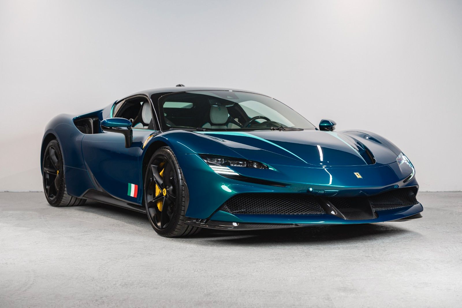 Ferrari SF90 Stradale 10th Cavalcade *Tailor Made* imagem 3