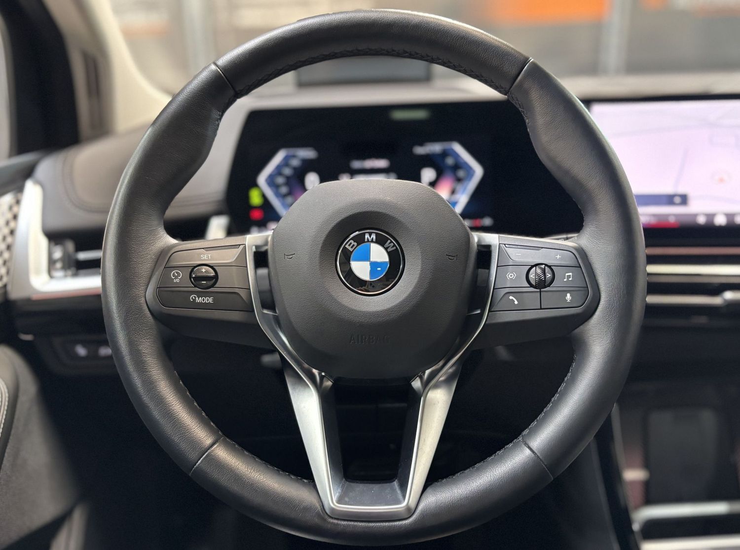 Fahrzeugabbildung BMW 218 Active Tourer Luxury Line Pano#HeadUp#H&K#Ka