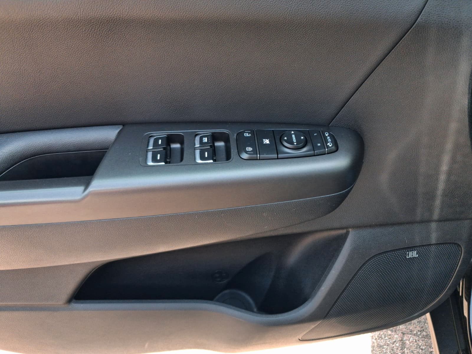 Fahrzeugabbildung Kia Sportage Spirit 2WD AHK JBL NAvi Sitzheizung