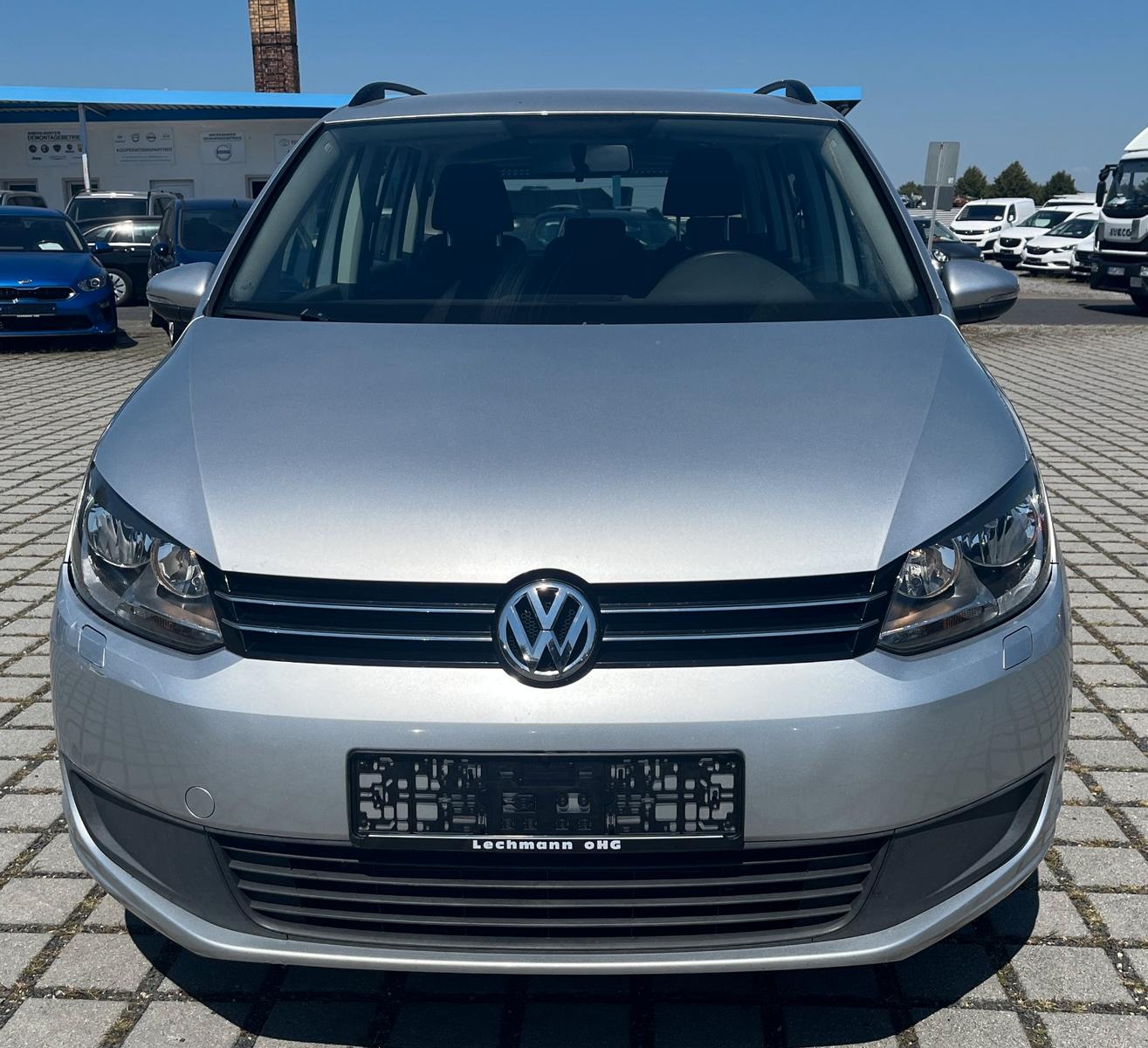 Volkswagen Touran 2011 — rear view