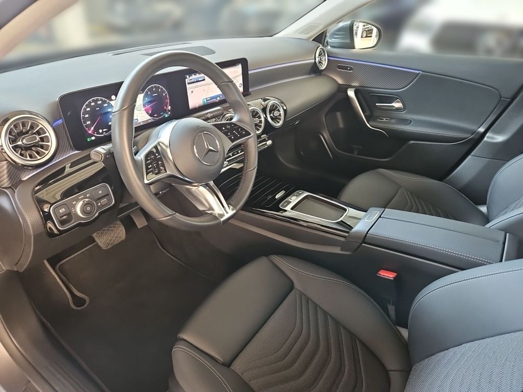 Fahrzeugabbildung Mercedes-Benz A 180 Progressive Navi LED SpurH SHZ KeyLess KAM
