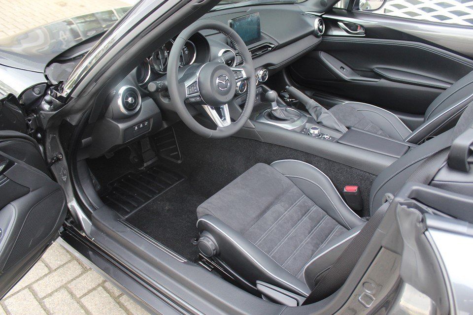 Fahrzeugabbildung Mazda MX-5 RF Homura G-184 DRAS *Winterpreis* Recaro B