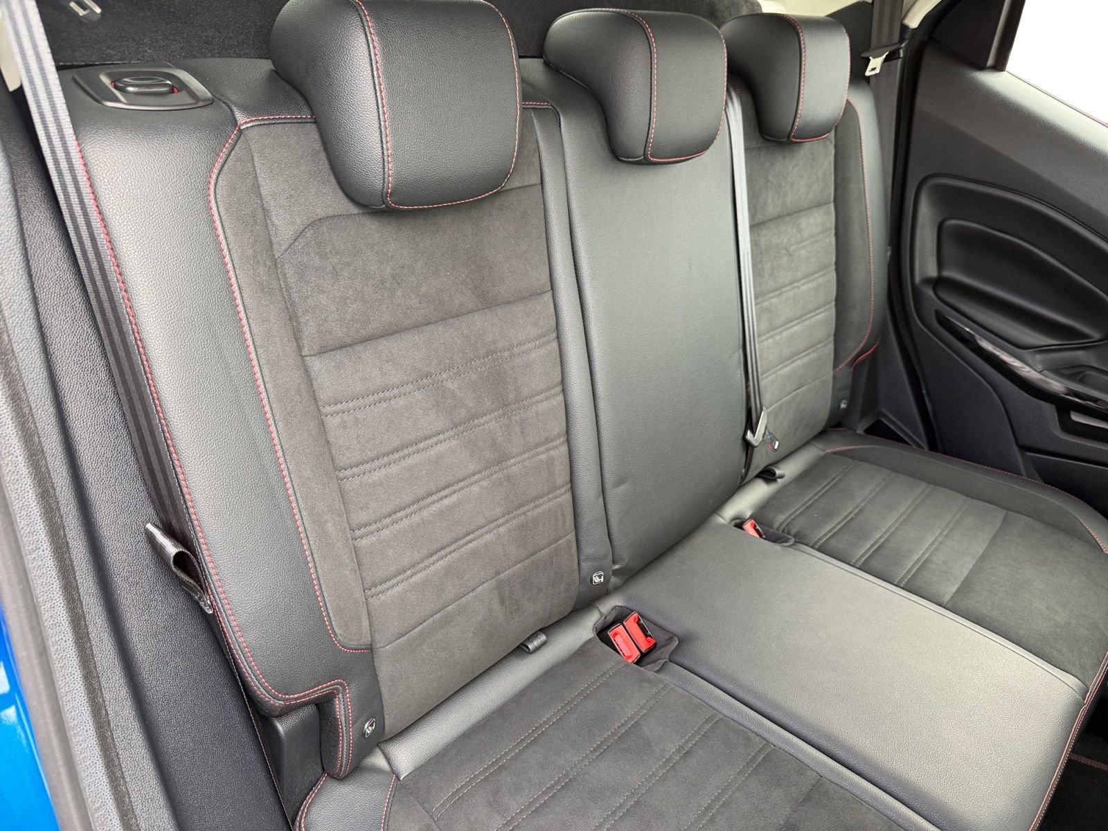 Fahrzeugabbildung Ford EcoSport 1.0 EcoBoost ST-Line RFK 1.HAND TEMPO