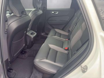 Volvo XC60 B5 AWD Plus Black Edition Facelift