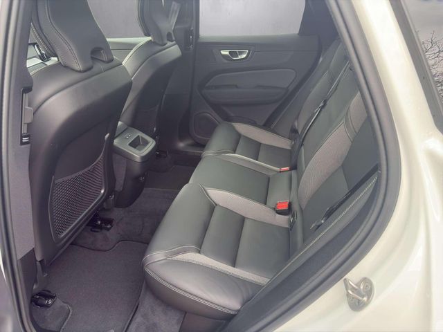 Volvo XC60 B5 AWD Plus Black Edition Facelift