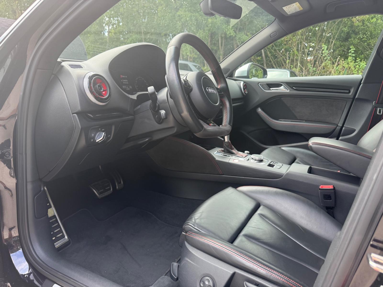 Audi RS3 Sportback 2.5 TFSI 367 ch BVA quattro / Toit panoramique / Magnetic Ride / Cuir Nappa / Jantes 19"