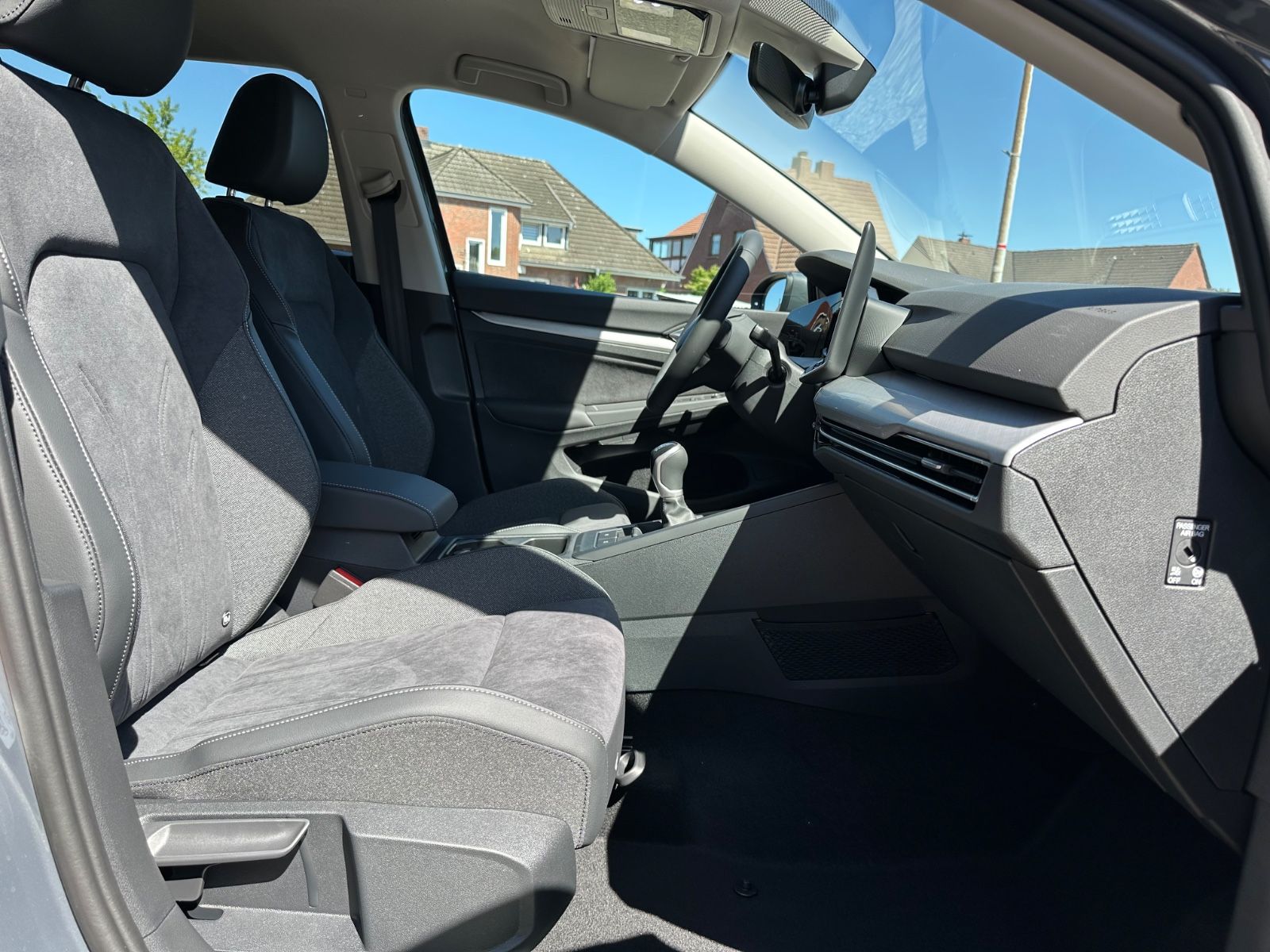 Fahrzeugabbildung Volkswagen Golf VIII Variant 1.5 TSI Life Navi/ACC/LED/Shzg