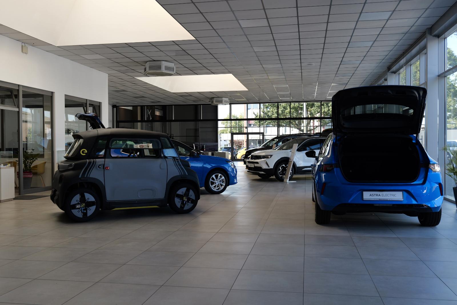 showroom-image-top