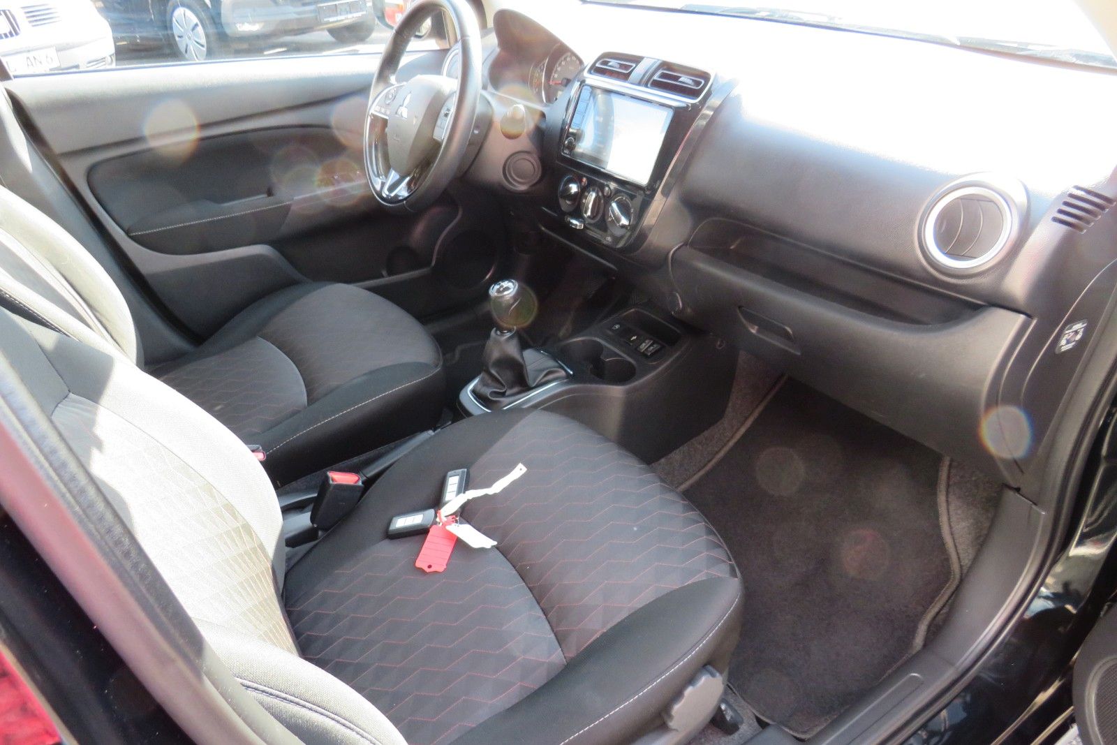 Fahrzeugabbildung Mitsubishi Space Star Edition SITZH. DAB KLIMA GRA ALU 1.HD