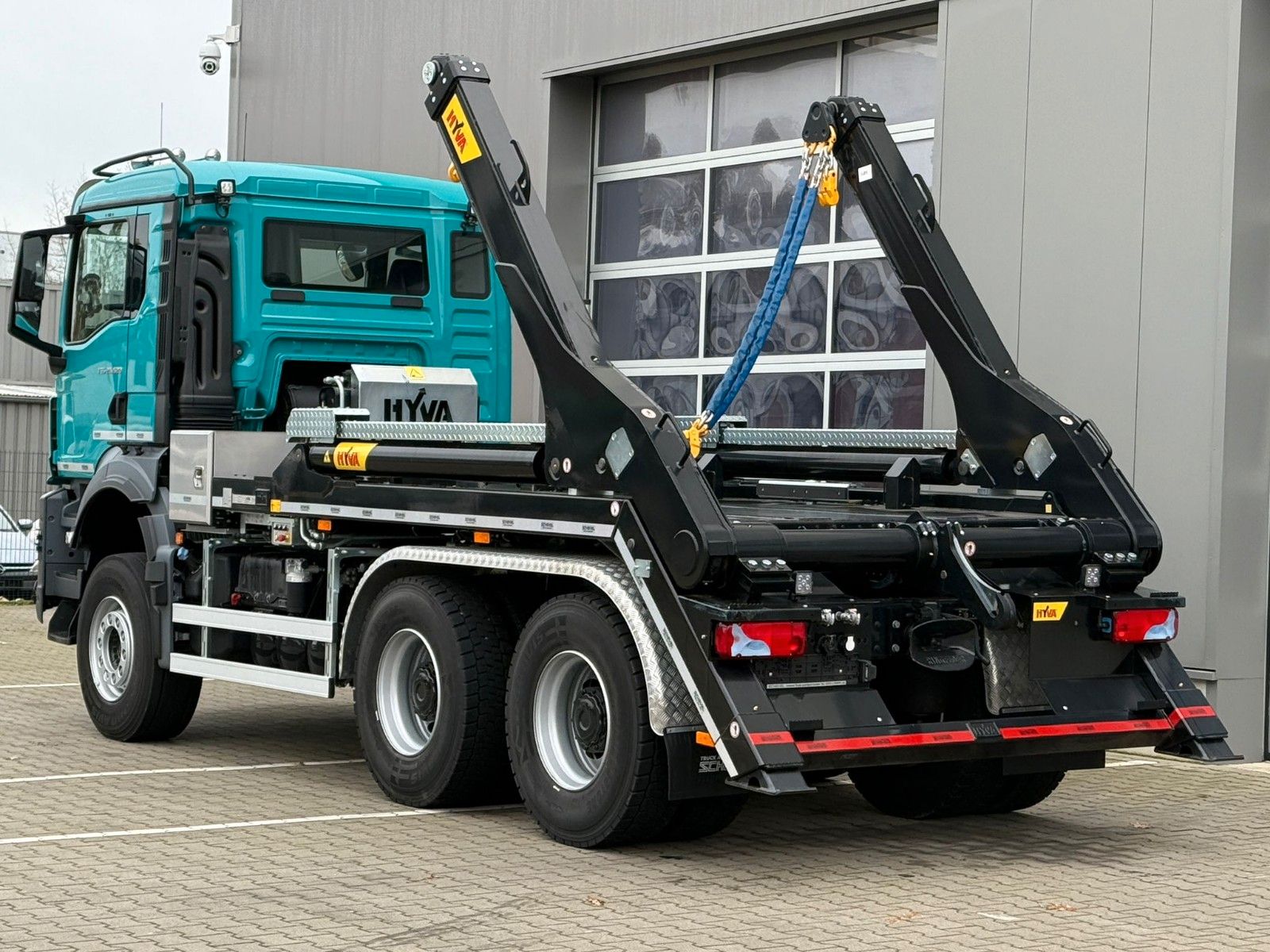 Fahrzeugabbildung MAN TGS 26.520 Absetzkipper HYVA 18 TAZ / Funk / 6x4