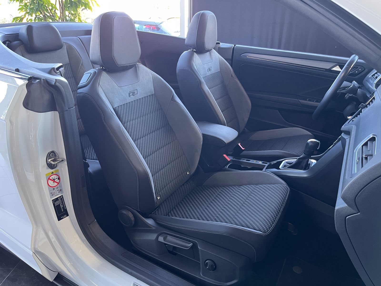 Fahrzeugabbildung Volkswagen T-Roc Cabriolet  R-Line Black ACC LED NAV RFK