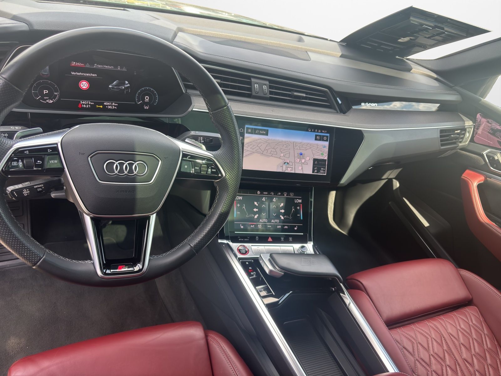 Audi e-tron Sportback S quattro HeadUp Panodach AHK foto 8