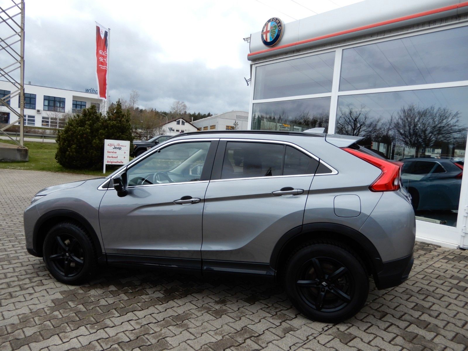 Fahrzeugabbildung Mitsubishi Eclipse Cross 2.2 CVT 4x4 Active+ 259€/M. 0€ Anz