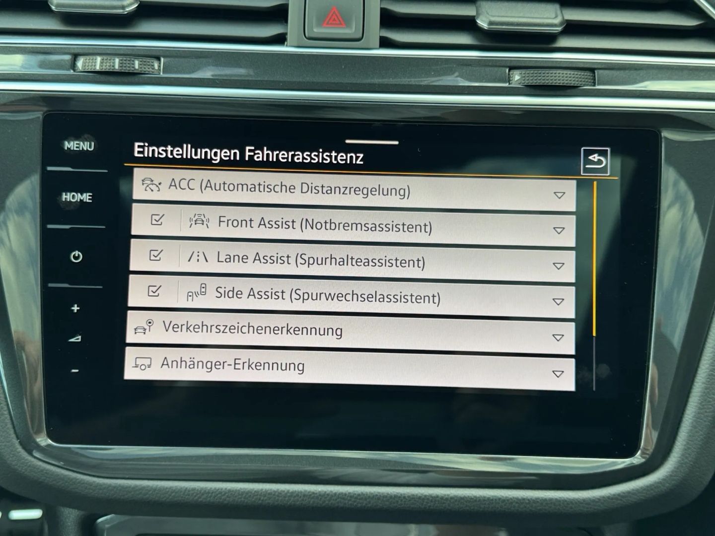 Tiguan 2.0 TDI 4M R-LINE *DCC*AHK*PANO*KEYLESS*