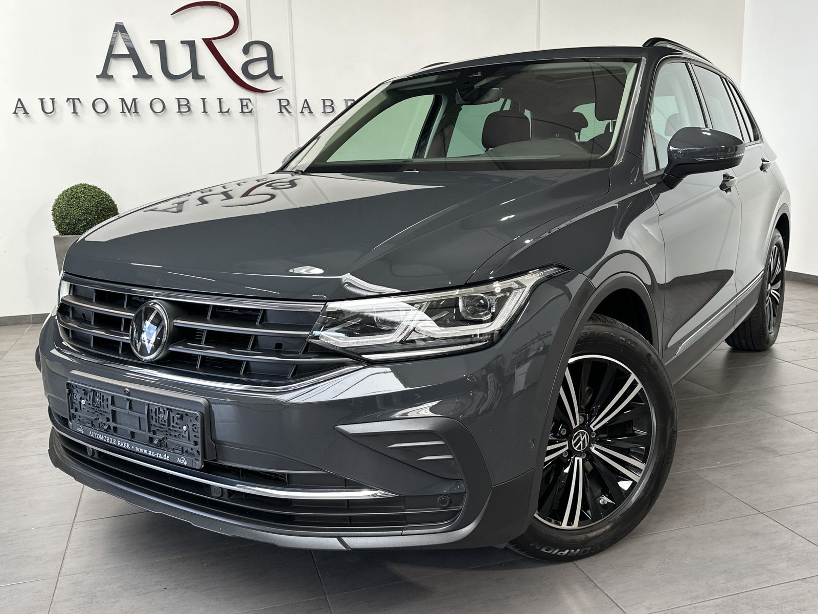 Fahrzeugabbildung Volkswagen Tiguan 2.0 TDI DSG Sport NAV+LED+PANO+ACC+KAM+VC