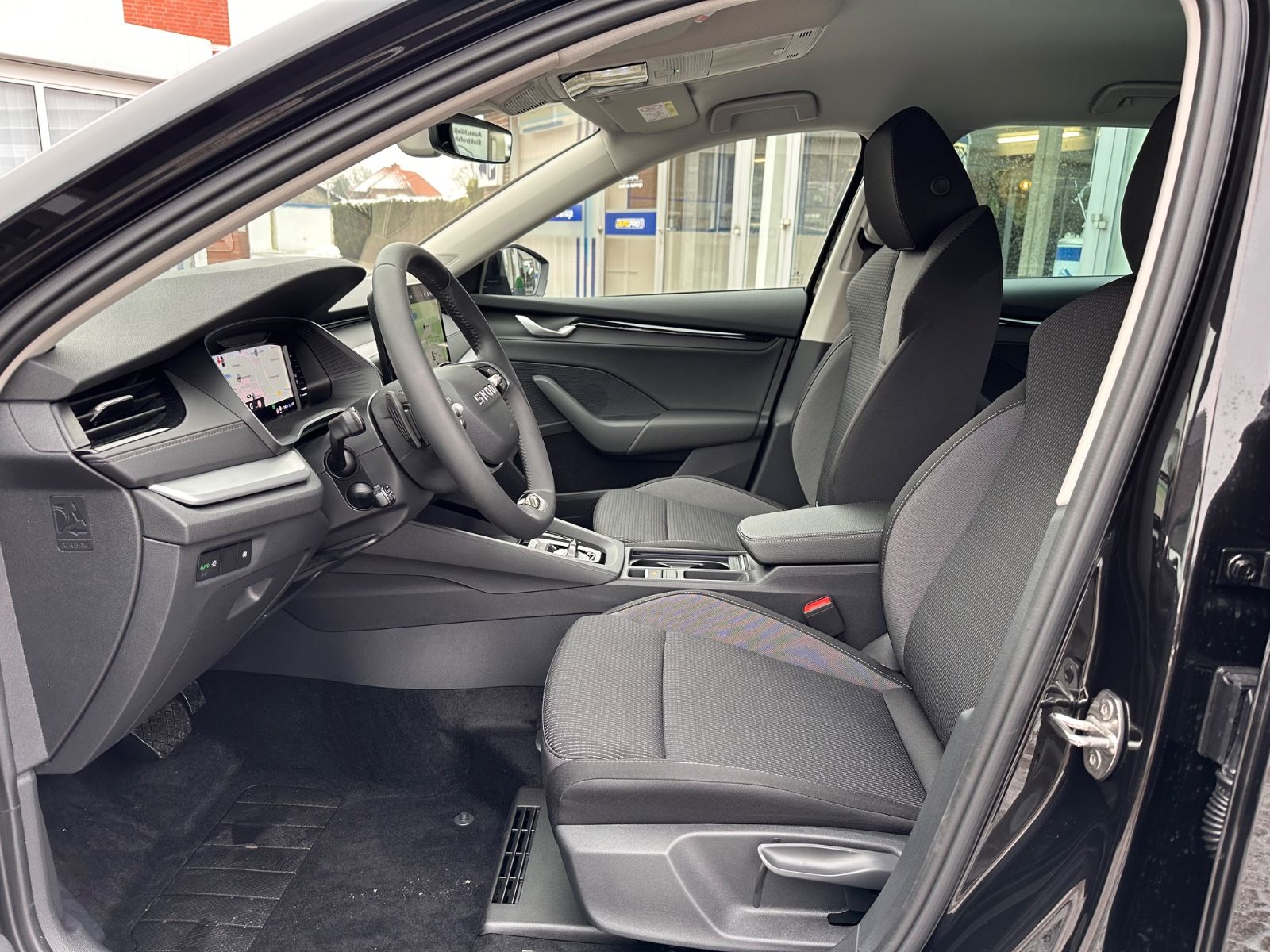 Fahrzeugabbildung SKODA Octavia Combi 1.5 TSI Selection AHK/LED/Navi/ACC