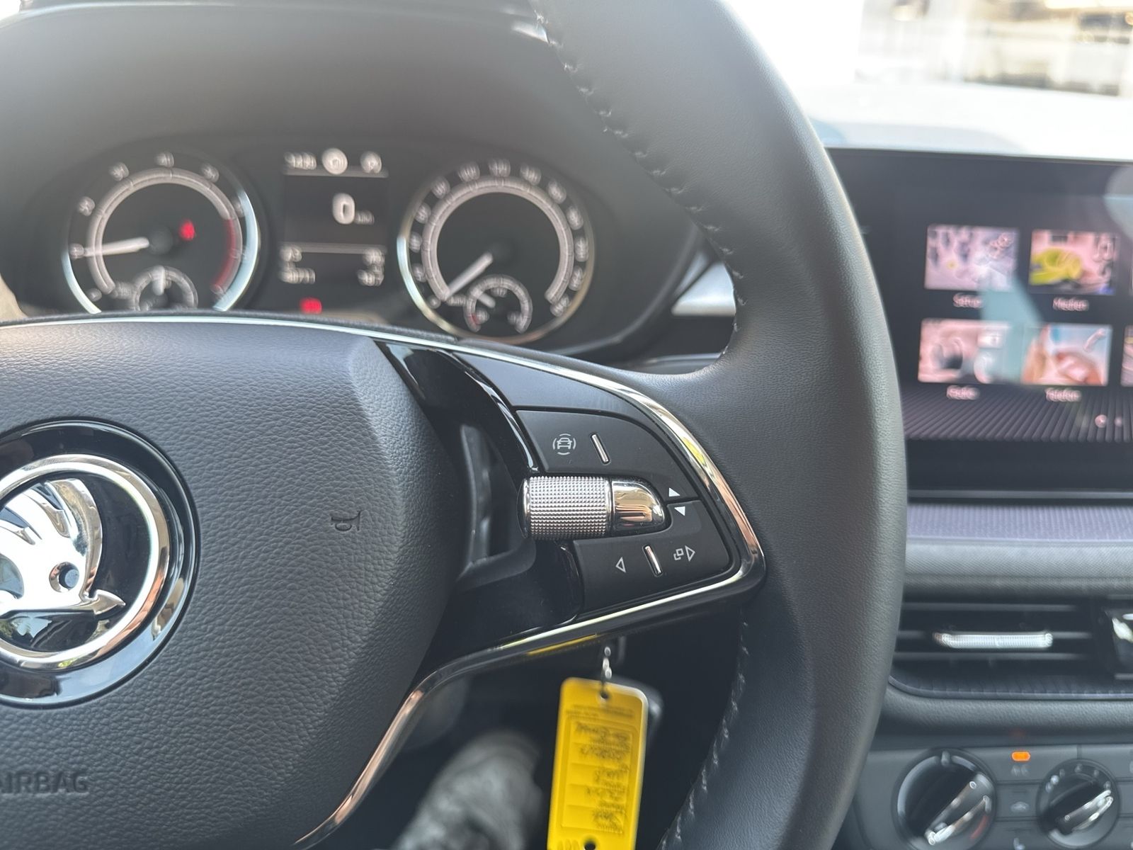 Fabia 1.0 TSI Tour, LED, Navi, ACC, Business, AH