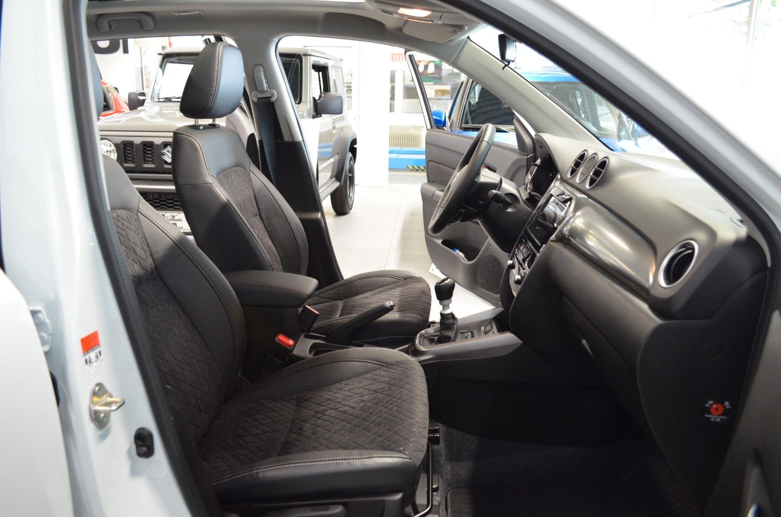 Fahrzeugabbildung Suzuki Vitara 1.4 BOOSTERJET Hybrid Com+ *Pano-Navi*
