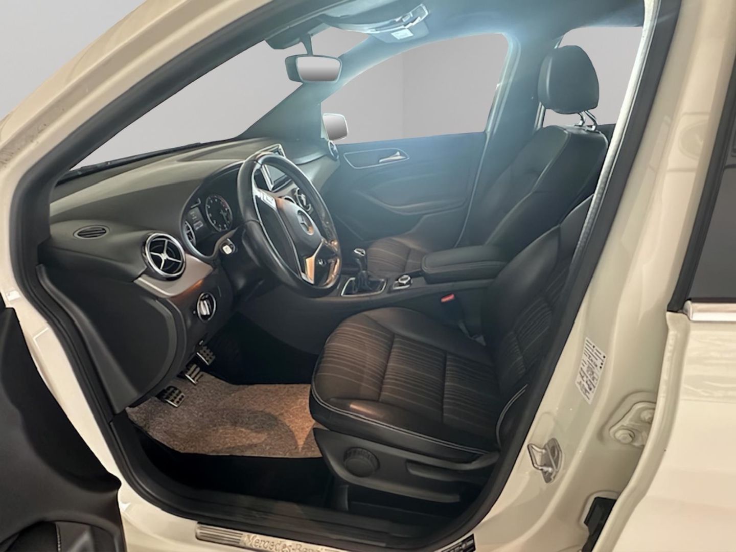 Fahrzeugabbildung Mercedes-Benz B 180 Sportpaket AHK-el. klappb. Bi-Xenon SHZ No