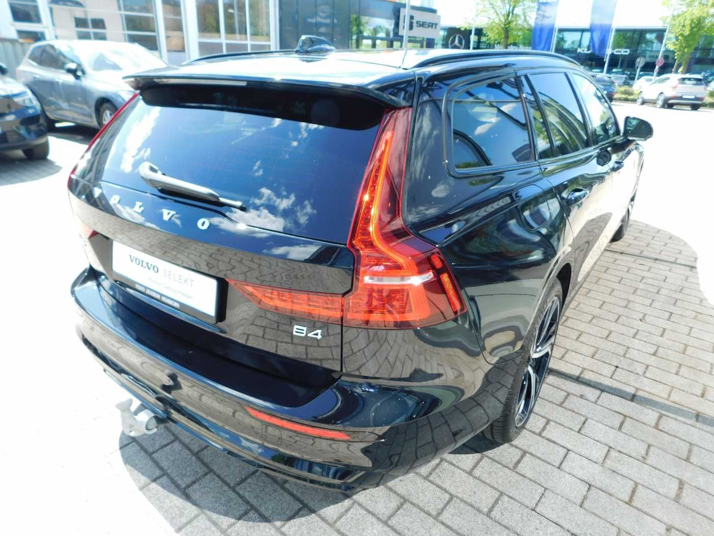 Fahrzeugabbildung Volvo V60 B4 B DKG Plus Dark
