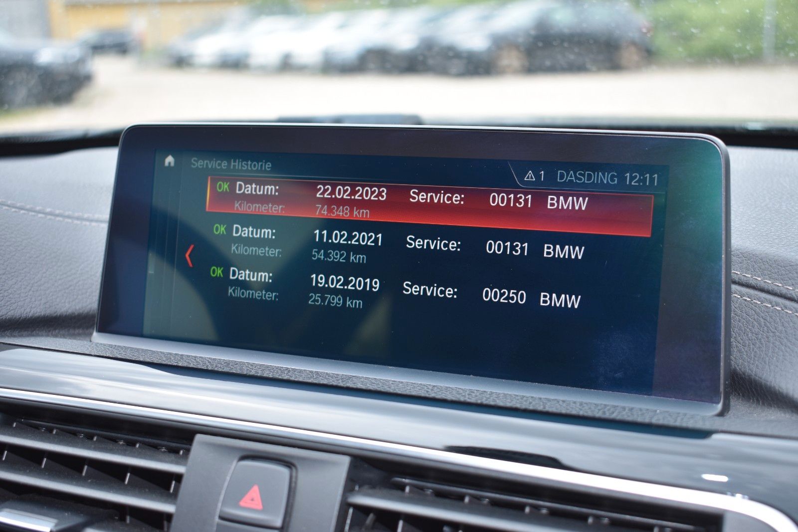 Fahrzeugabbildung BMW 320i Touring Sport Line Sportautom.AHK LED Pano