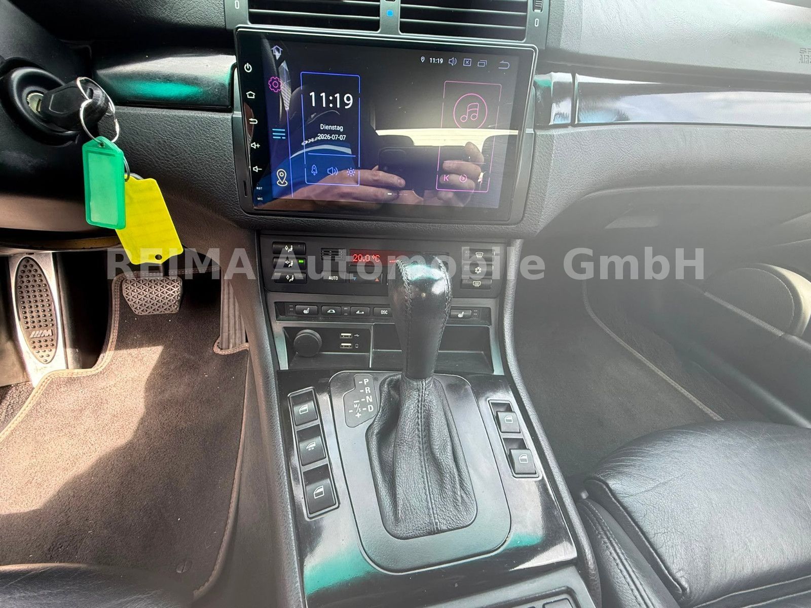 Fahrzeugabbildung BMW 320i Cabrio M-Sport Paket,