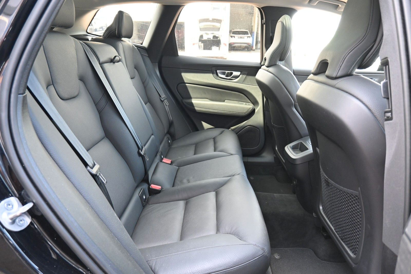 Fahrzeugabbildung Volvo XC60 B4 D Plus Dark*FSHZG*PANO*360°*ACC