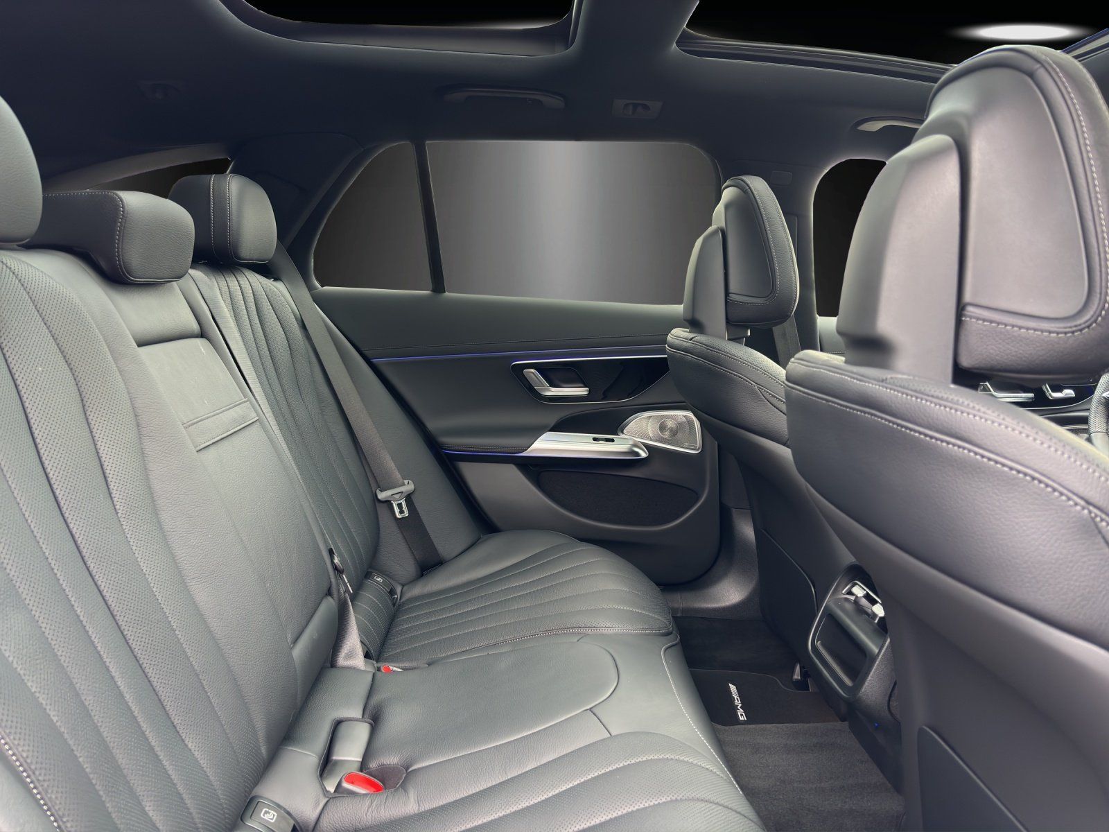 Fahrzeugabbildung Mercedes-Benz E 220 d T  AMG 360° DigLight Burm Pano Sitzklima