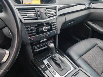 Mercedes E 220 - 12