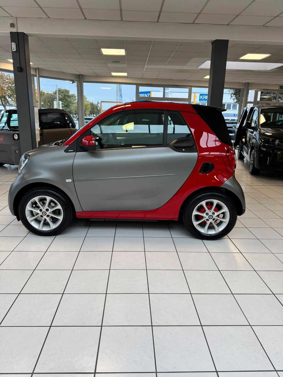 Fahrzeugabbildung Smart ForTwo fortwo cabrio Basis - mit KI generiert/bearbeitet