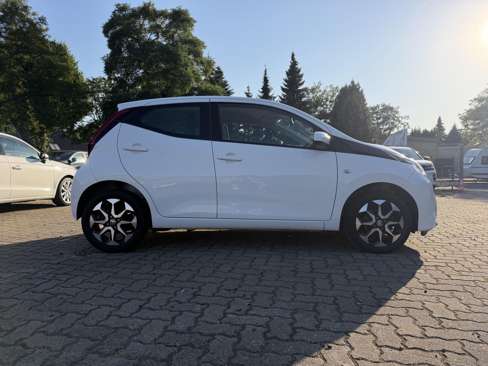 Toyota AYGO TEAM-D/KAMERA/KLIMA/AUTOMATIK/62TKM/1.HD