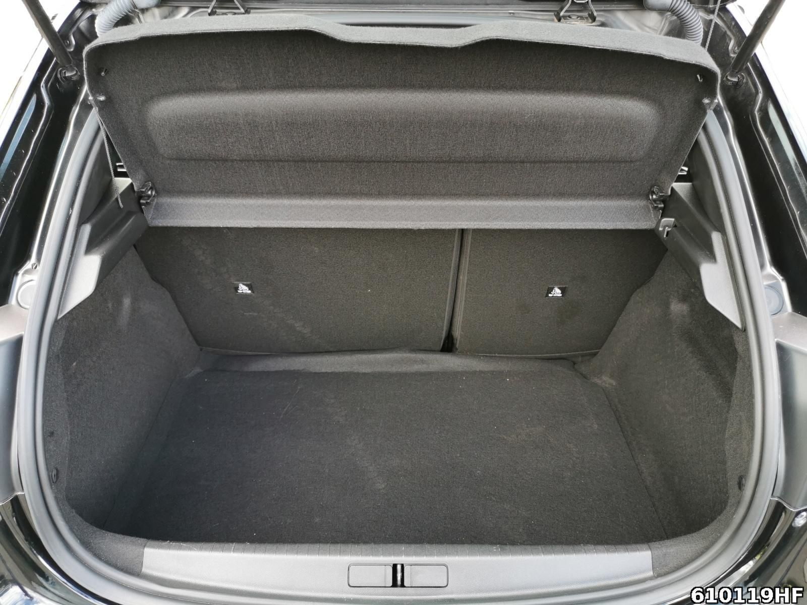 Fahrzeugabbildung Peugeot 208 1.2 Hybrid 100 Active AT6 *PDC*LED*DAB*