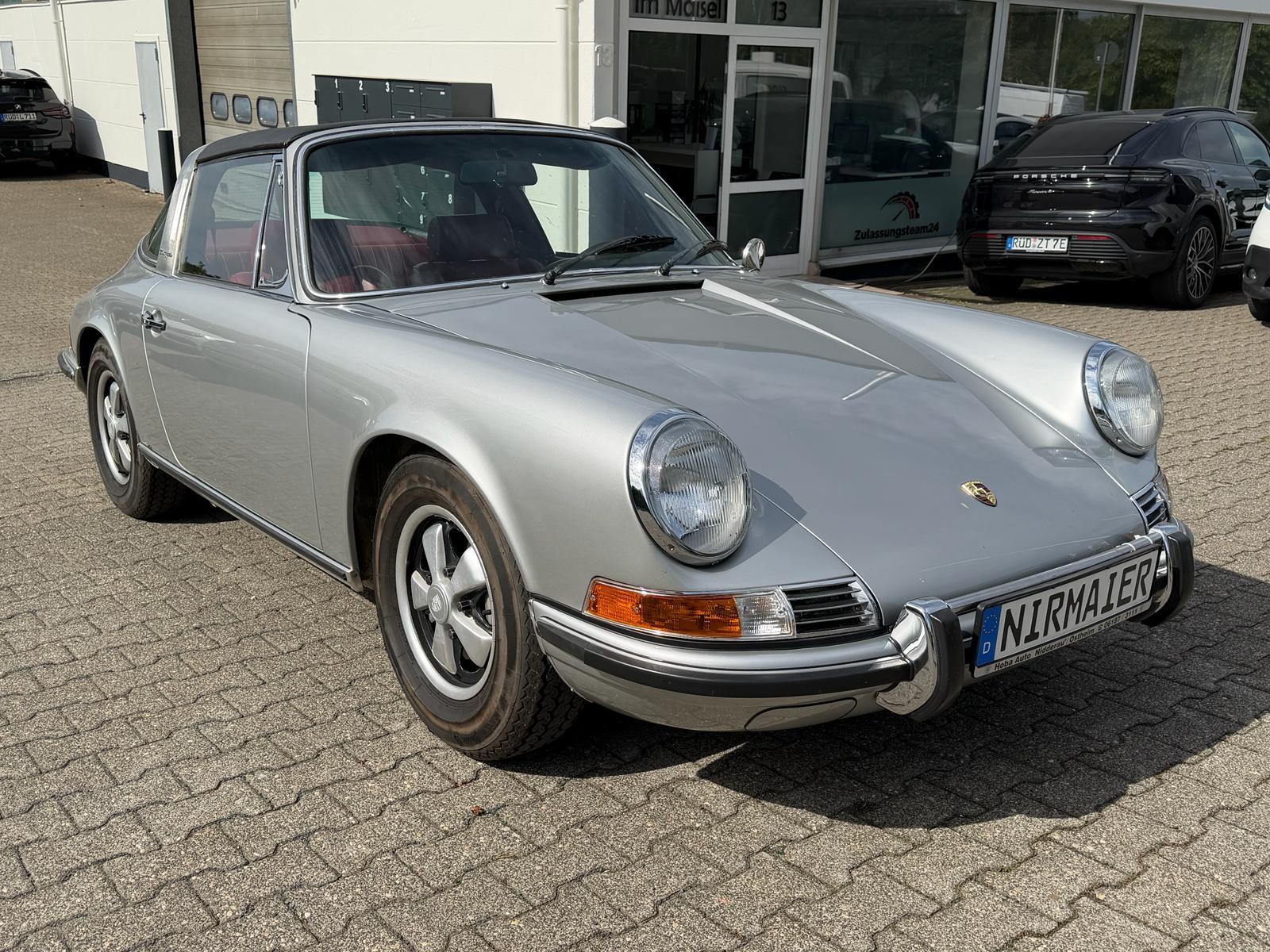 Porsche 911 E-TARGA 2,2 SILBER / ROT MATCHING NUMBERS