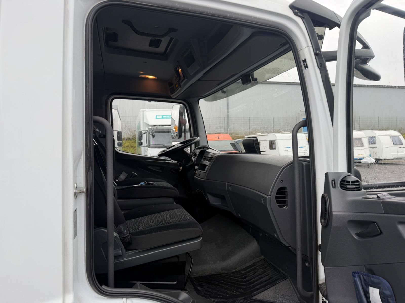 Fahrzeugabbildung Mercedes-Benz Atego 818 L Koffer LBW