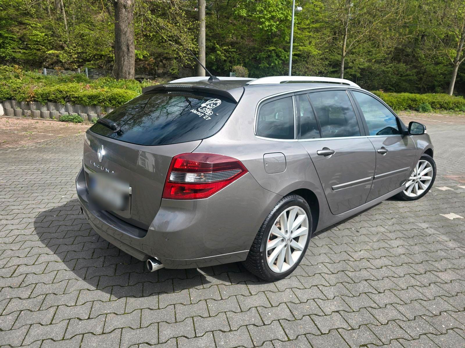 Renault Laguna 2010 — interior