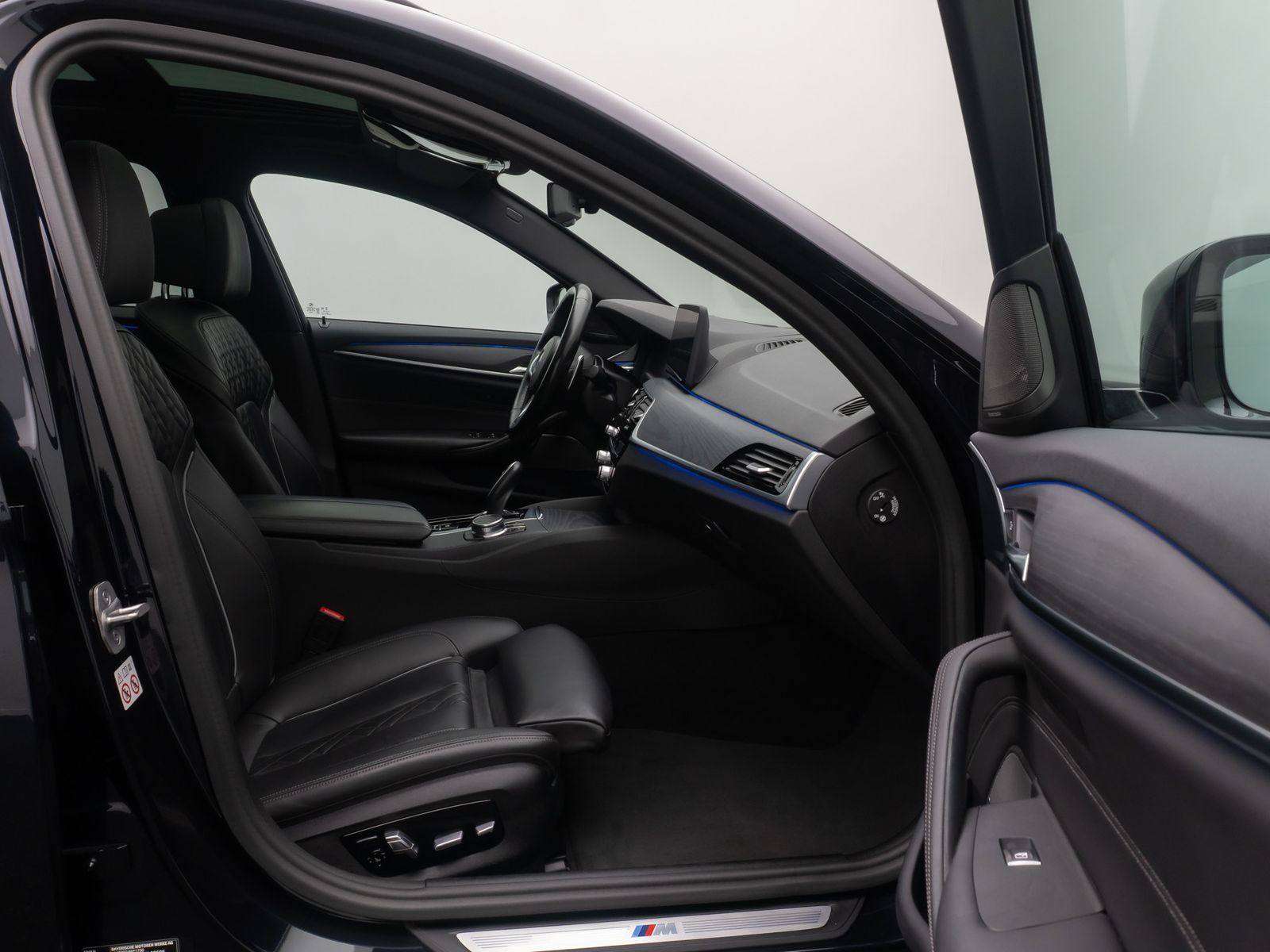 Fahrzeugabbildung BMW 540d xD M Sport Individual DAB AHK HUD H/K 20"