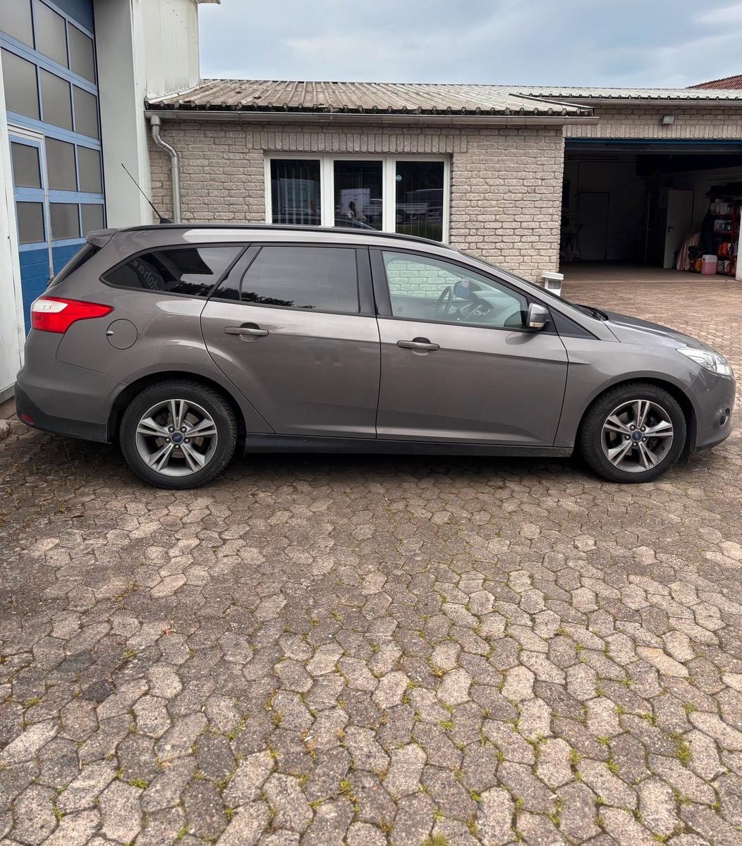 Ford Focus 2014 — interior