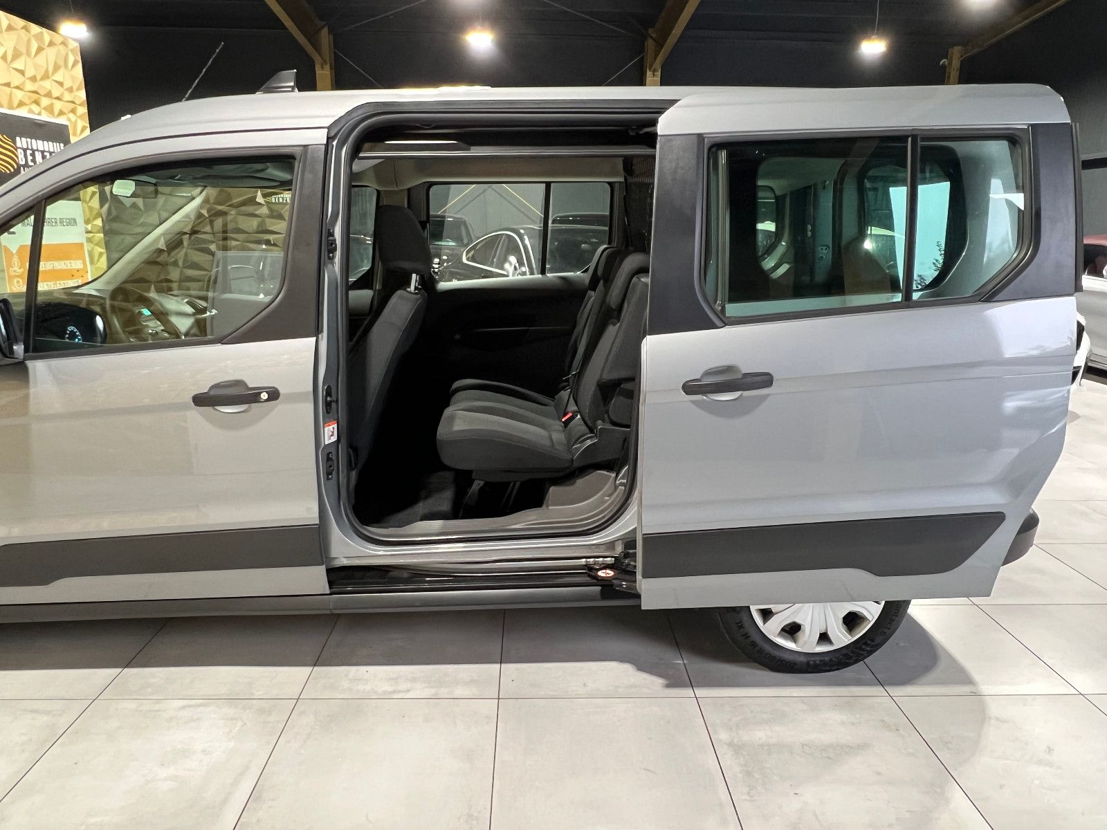 Fahrzeugabbildung Ford Transit Connect Kombi lang//5-SITZER/KLIMA//PDC